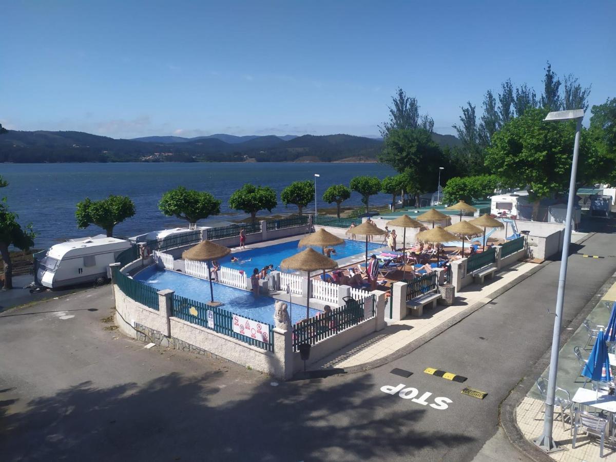 Apartamentos Turisticos Vilagarcia- Rio Ulla บิลาการ์เซีย เด อาโรว์ซา ภายนอก รูปภาพ