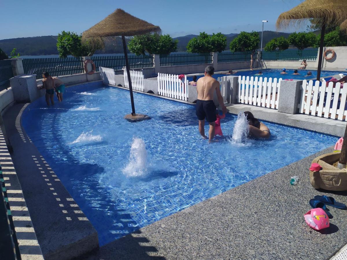 Apartamentos Turisticos Vilagarcia- Rio Ulla บิลาการ์เซีย เด อาโรว์ซา ภายนอก รูปภาพ
