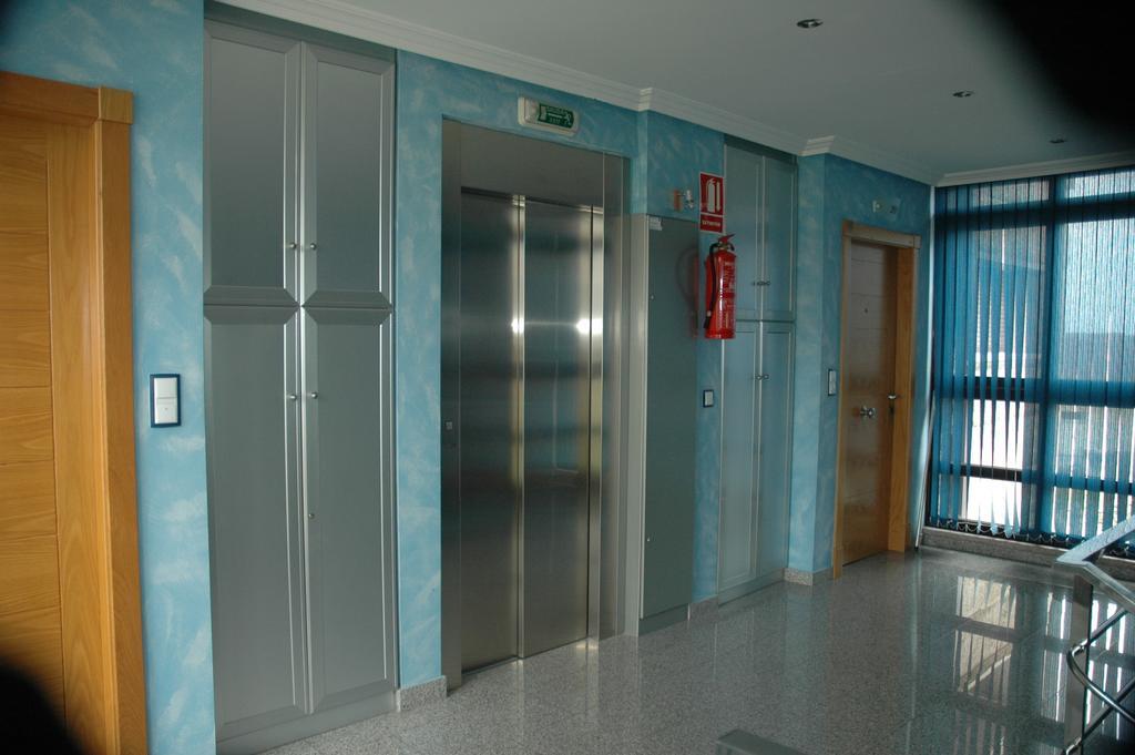 Apartamentos Turisticos Vilagarcia- Rio Ulla บิลาการ์เซีย เด อาโรว์ซา ภายนอก รูปภาพ