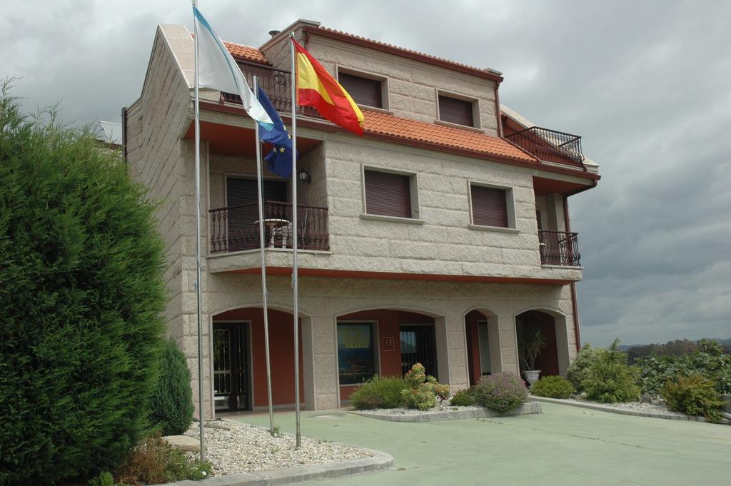 Apartamentos Turisticos Vilagarcia- Rio Ulla บิลาการ์เซีย เด อาโรว์ซา ภายนอก รูปภาพ